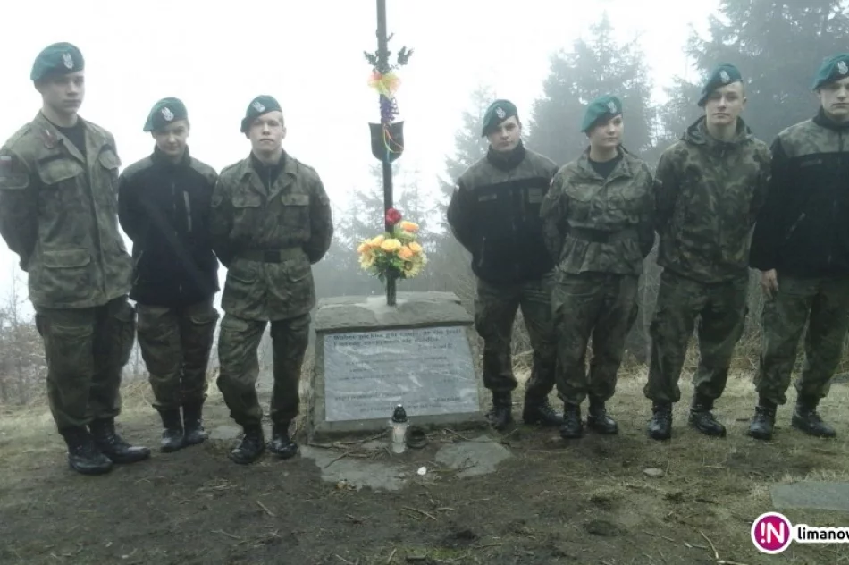 Oddali cześć na szczycie Mogielicy - zdjęcie 3