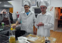 Ciastkami i techniką kusili uczniów - zdjęcie główne