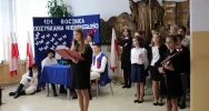 Ślubowanie uczniów klas pierwszych w Szkole Podstawowej nr 1 w Męcinie  - zdjęcie 2
