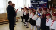 Ślubowanie uczniów klas pierwszych w Szkole Podstawowej nr 1 w Męcinie  - zdjęcie 4