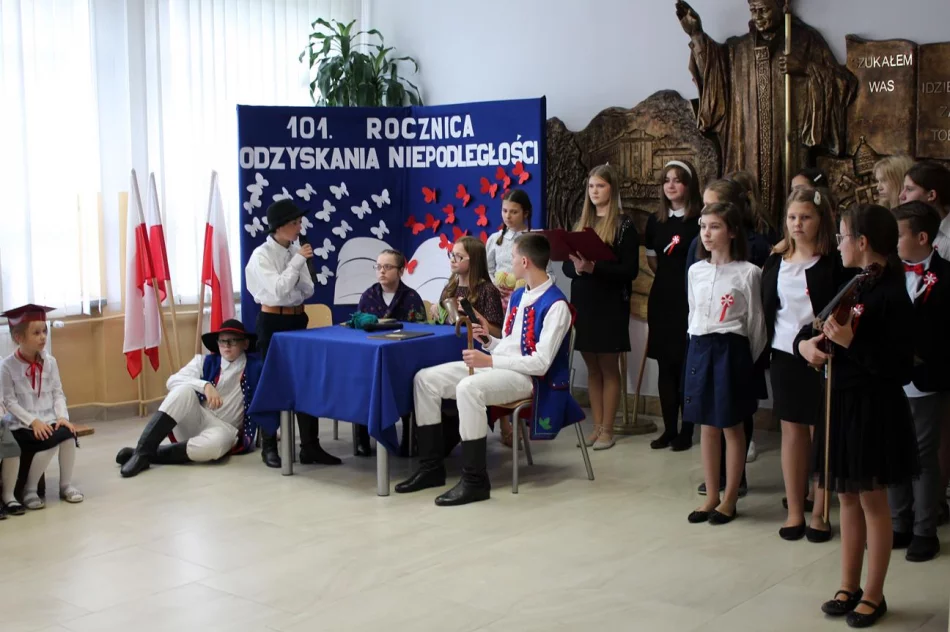 Ślubowanie uczniów klas pierwszych w Szkole Podstawowej nr 1 w Męcinie  - zdjęcie 9