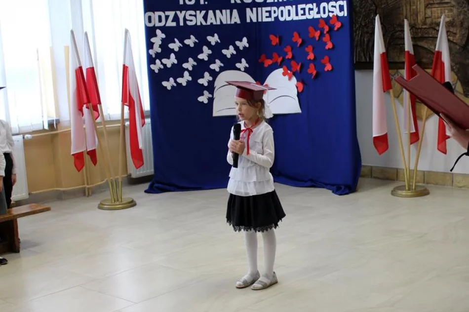 Ślubowanie uczniów klas pierwszych w Szkole Podstawowej nr 1 w Męcinie  - zdjęcie 11