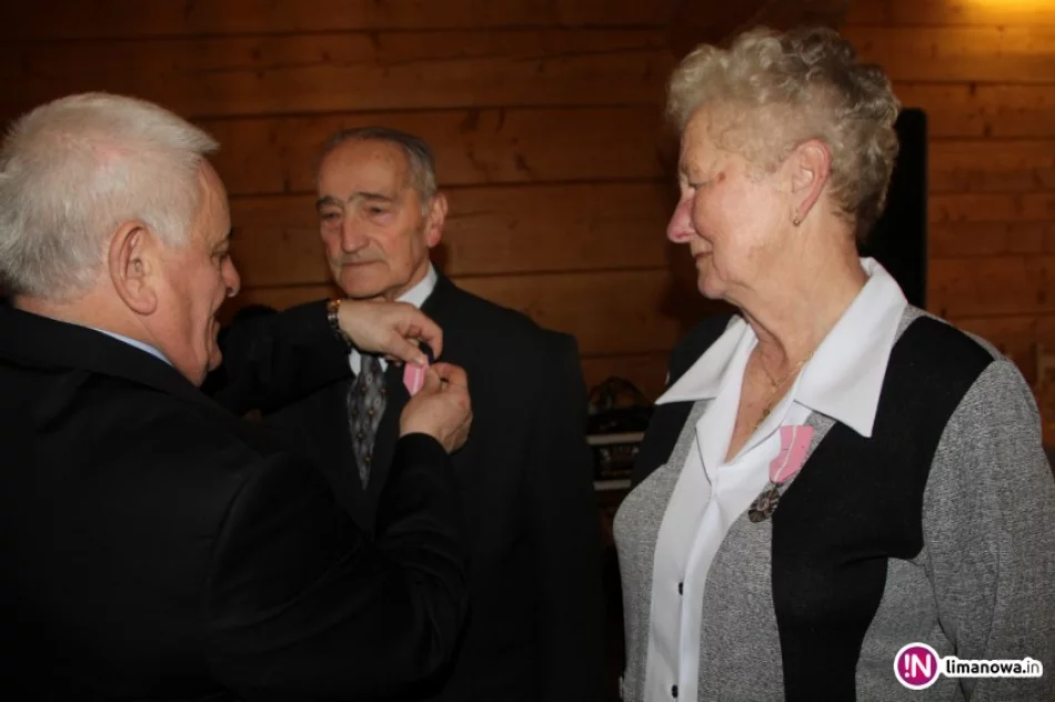W roku jubileuszu małżeństwa otrzymali medale przyznane przez prezydenta - zdjęcie 2