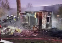 W nocy spłonął budynek mieszkalny - zdjęcie główne