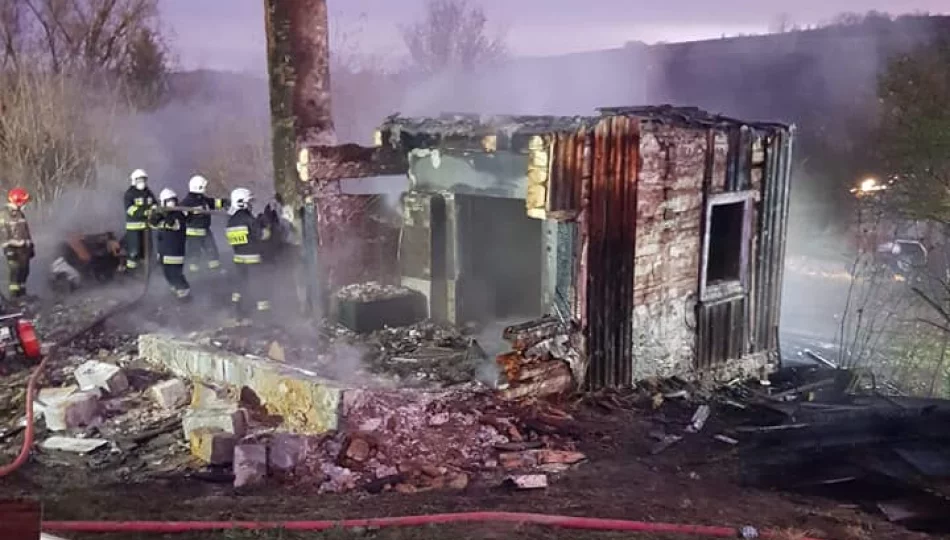W nocy spłonął budynek mieszkalny - zdjęcie 1