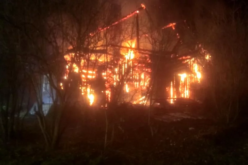 W nocy spłonął budynek mieszkalny - zdjęcie 2