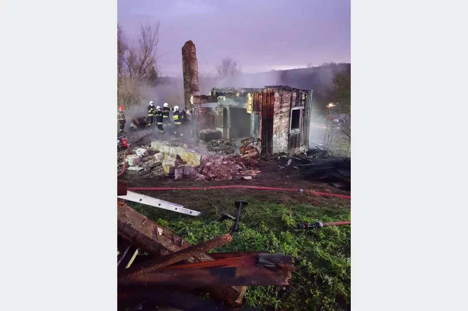 W nocy spłonął budynek mieszkalny - zdjęcie 3