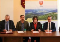 Kolejne umowy na przebudowę dróg powiatowych podpisane - zdjęcie główne