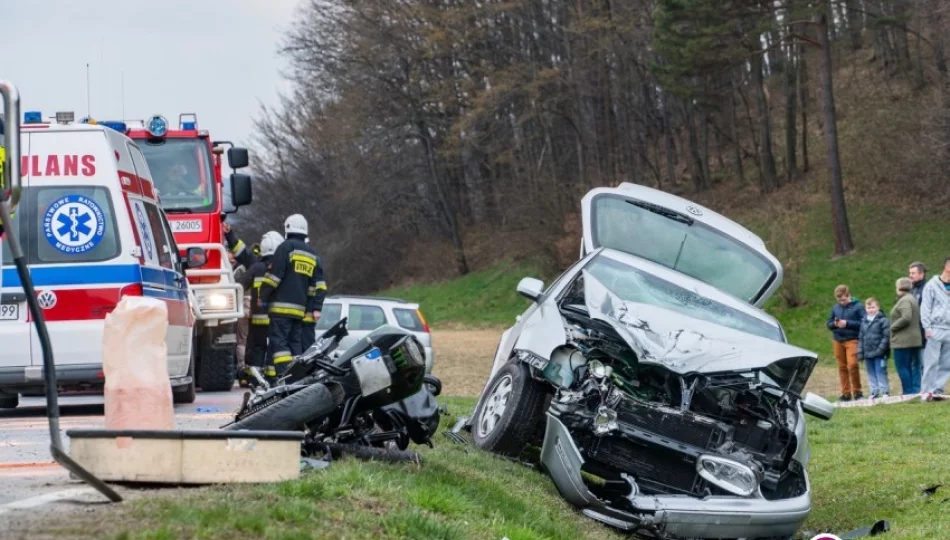 19-letni kierowca auta sprawcą wypadku, motocyklista bez uprawnień - zdjęcie 1