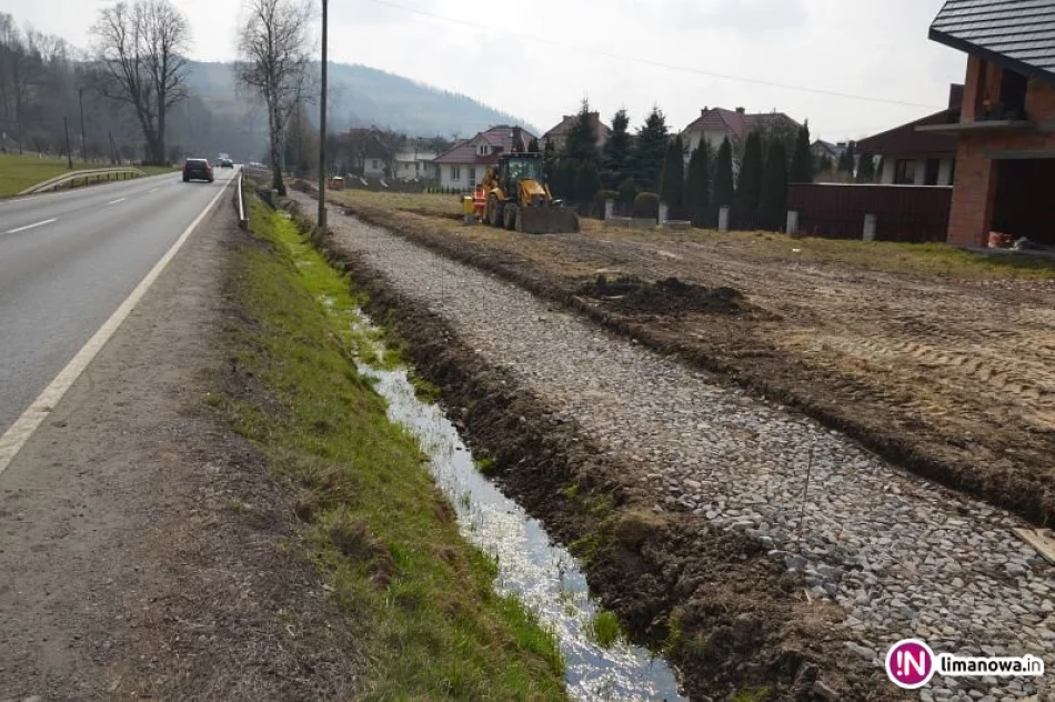 Wznowiono budowę chodnika - zdjęcie 3