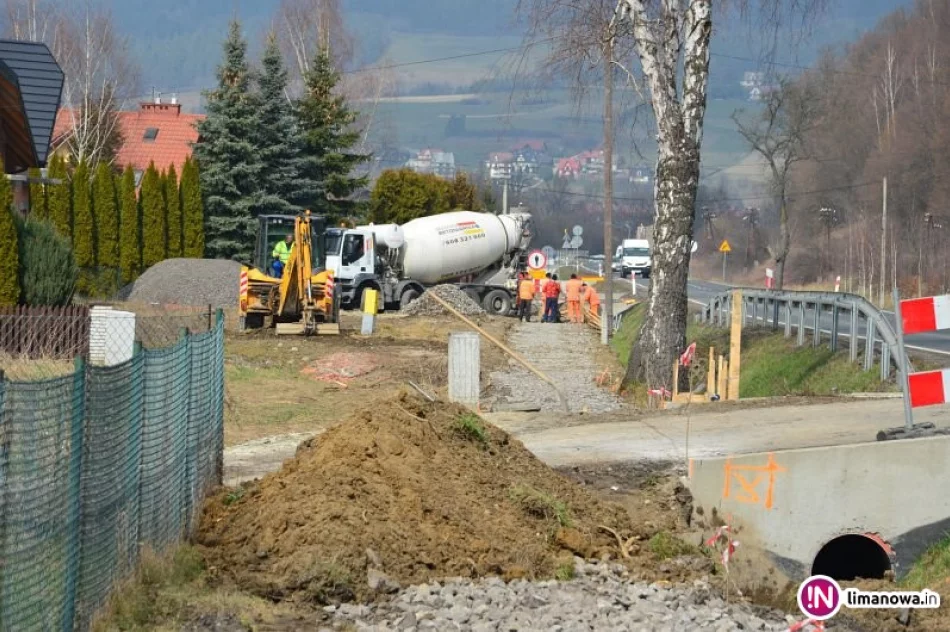 Wznowiono budowę chodnika - zdjęcie 4