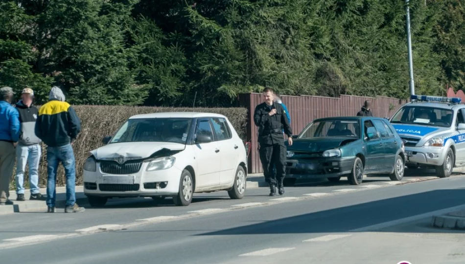 Kolizja trzech samochodów i pijany za kierownicą - zdjęcie 1