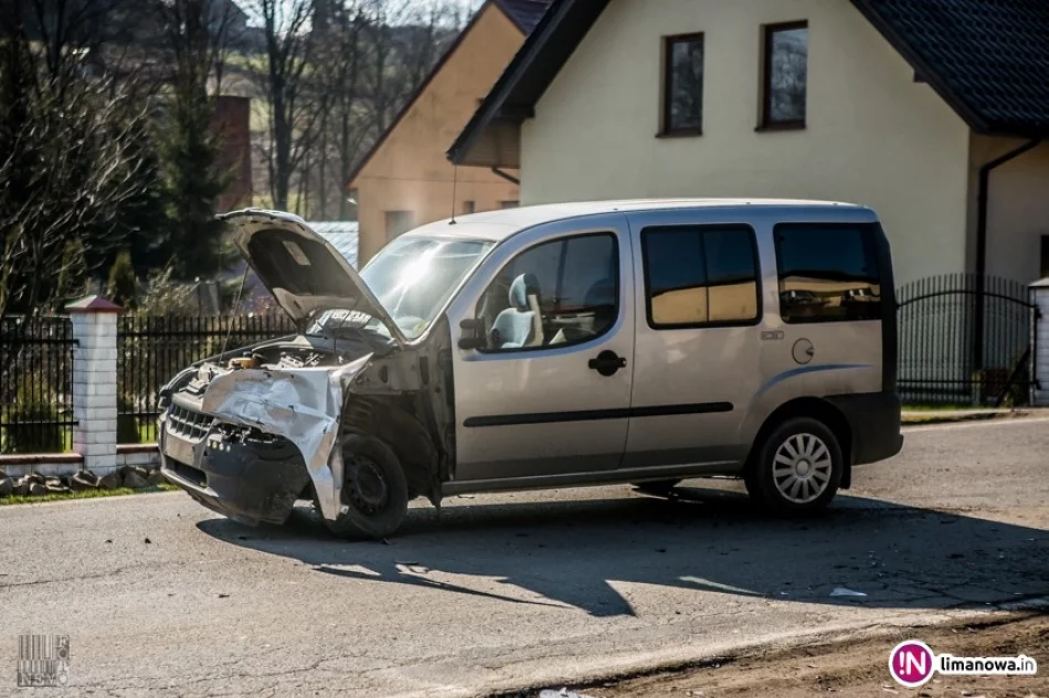 Zderzenie dwóch aut, jedna osoba poszkodowana - zdjęcie 2