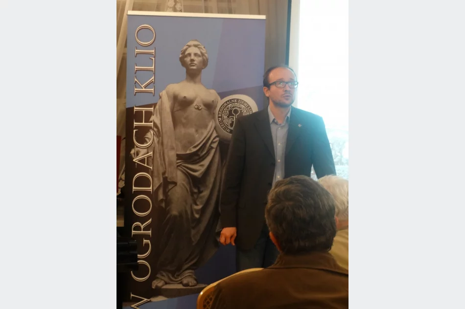 „Z klamką po prośbie” – inauguracyjny wykład z cyklu „W Ogrodach Klio” - zdjęcie 8