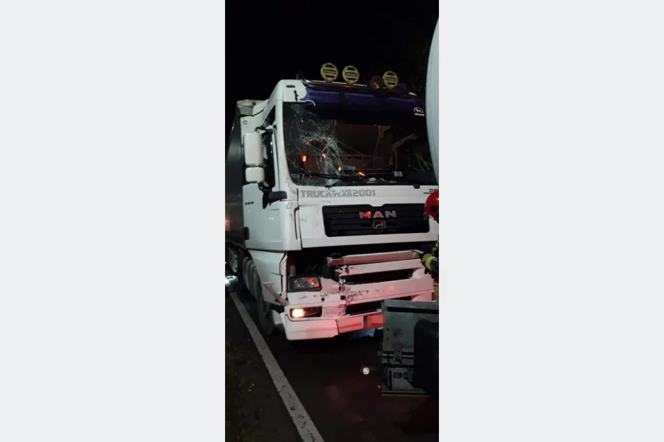 Ciężarówka najechała na tył cysterny - zdjęcie 2