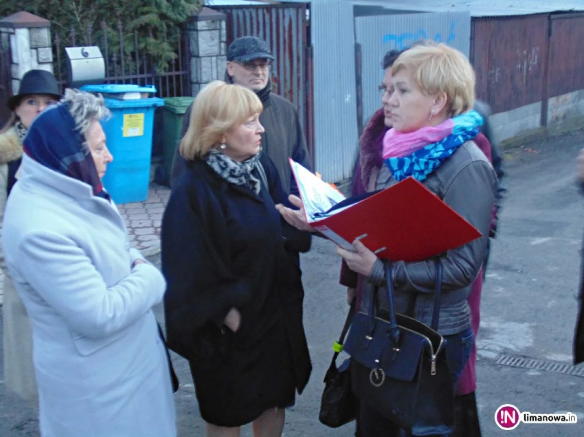 Sejmowa komisja na romskim osiedlu obradowała za zamkniętymi drzwiami