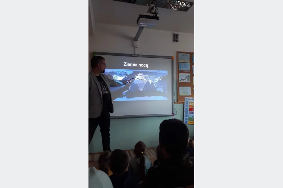 Uczniowie spotkali się z astronomem - zdjęcie 3