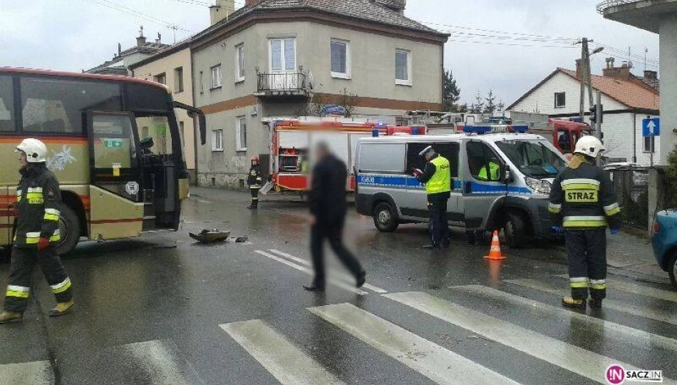 Nowy Sącz: zderzenie autobusu i samochodu na Zygmuntowskiej - zdjęcie 1