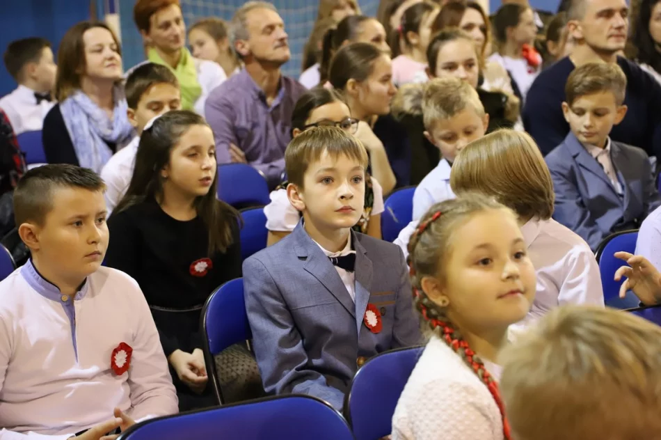 Wieczornica patriotyczna w Szkole Podstawowej nr 1 im. Bohaterów Westerplatte  w Starej Wsi  - zdjęcie 2