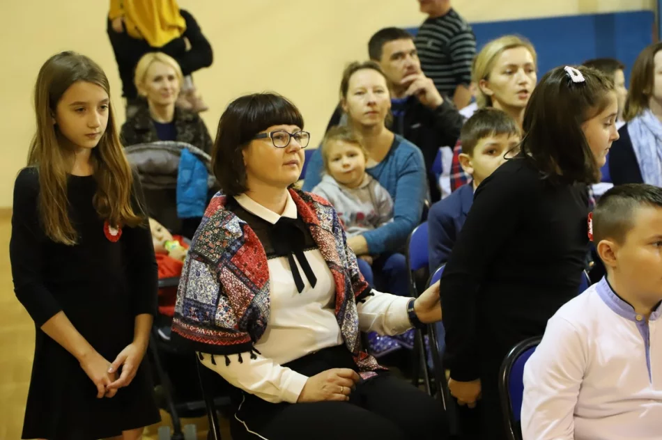 Wieczornica patriotyczna w Szkole Podstawowej nr 1 im. Bohaterów Westerplatte  w Starej Wsi  - zdjęcie 14