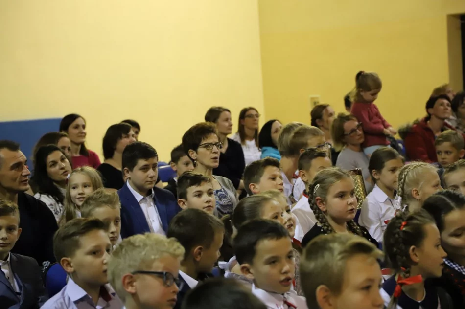 Wieczornica patriotyczna w Szkole Podstawowej nr 1 im. Bohaterów Westerplatte  w Starej Wsi  - zdjęcie 17