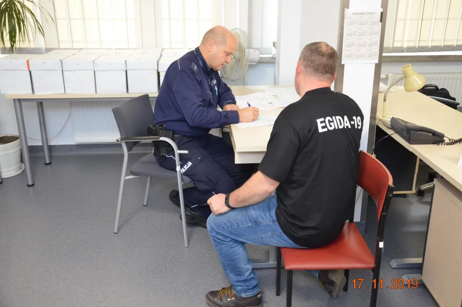 Żołnierze rezerwy na ćwiczeniach w limanowskiej komendzie policji  - zdjęcie 8