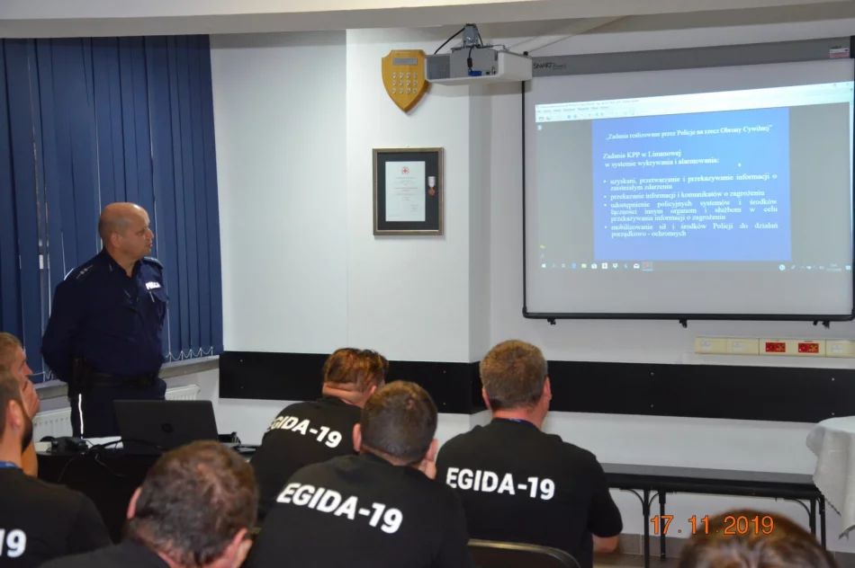 Żołnierze rezerwy na ćwiczeniach w limanowskiej komendzie policji  - zdjęcie 15