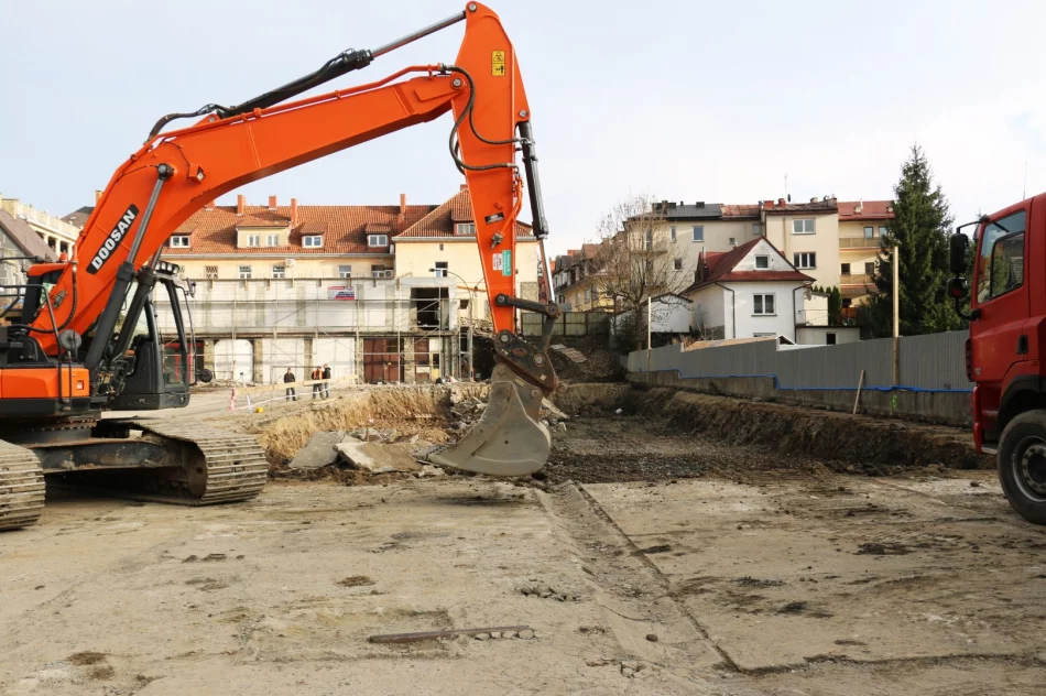 RUSZYŁA BUDOWA DWUPOZIOMOWEGO PARKINGU - zdjęcie 3