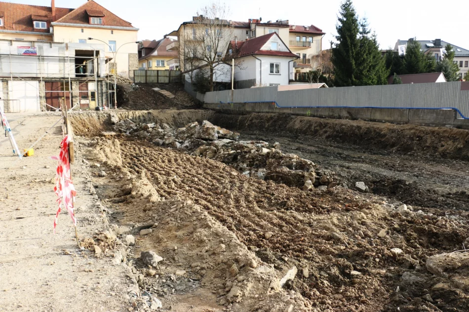 RUSZYŁA BUDOWA DWUPOZIOMOWEGO PARKINGU - zdjęcie 8