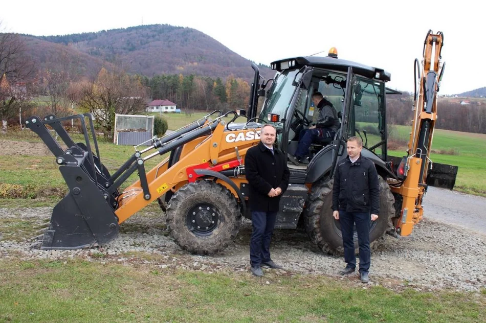Nowy sprzęt do wykonywania zadań drogowych i  prac remontowych na stanie gminy Limanowa - zdjęcie 4