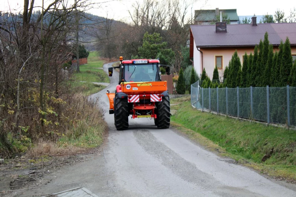 Nowy sprzęt do wykonywania zadań drogowych i  prac remontowych na stanie gminy Limanowa - zdjęcie 7