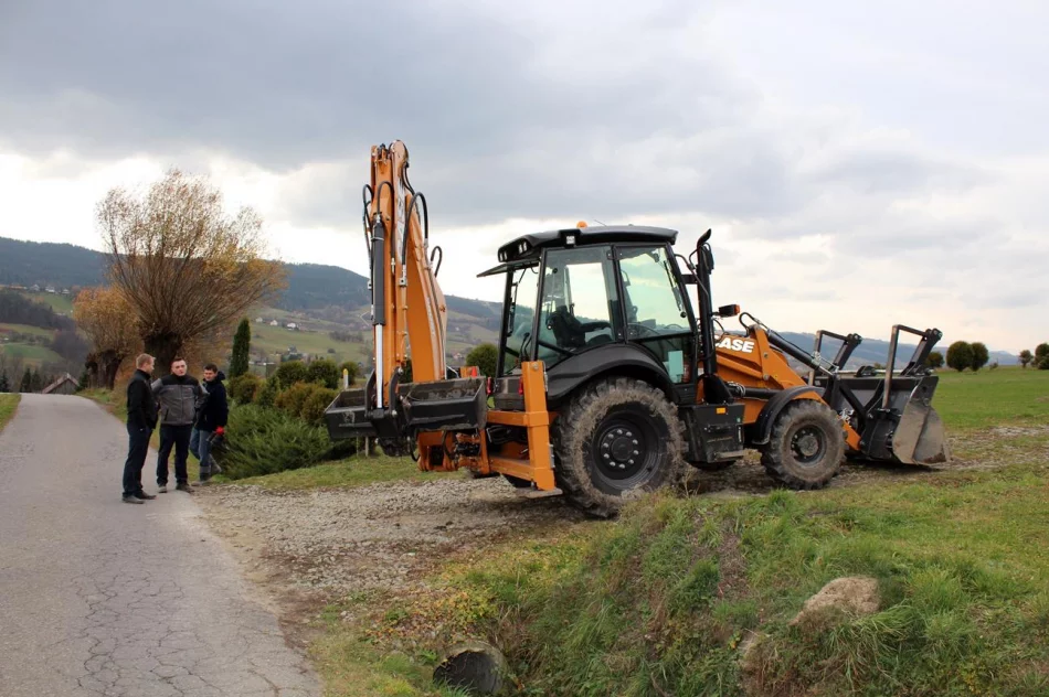 Nowy sprzęt do wykonywania zadań drogowych i  prac remontowych na stanie gminy Limanowa - zdjęcie 10
