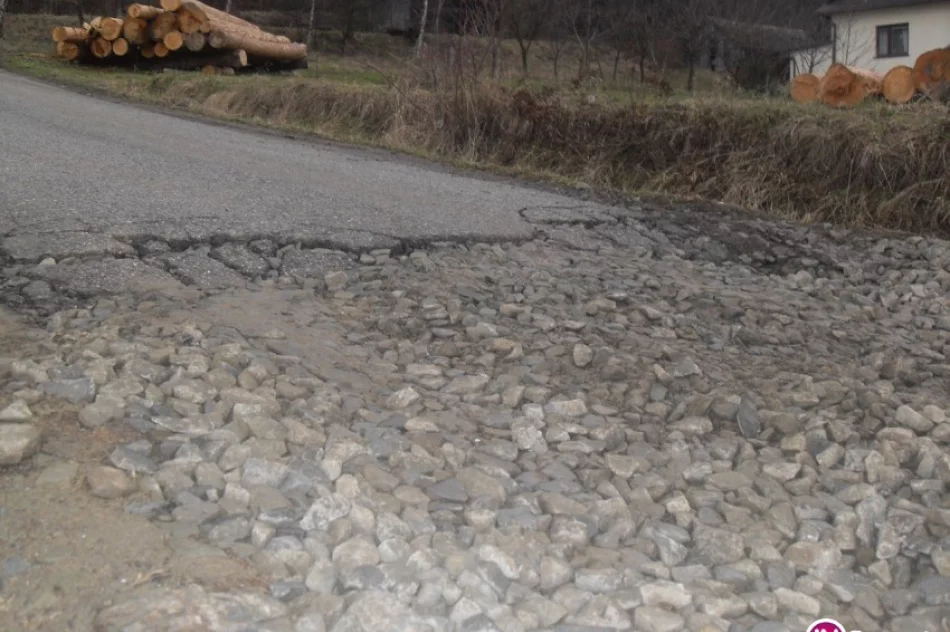 Zniszczona droga i jej niedbała naprawa utrapieniem mieszkańców - zdjęcie 2