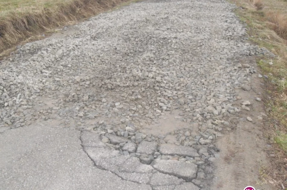 Zniszczona droga i jej niedbała naprawa utrapieniem mieszkańców - zdjęcie 3