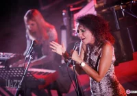 Sądeczanka Ewa Novel z krakowskim zespołem Levi w Must Be the Music! 4razy TAK - zdjęcie główne