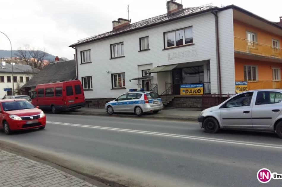 Osobówka zderzyła się z busem - zdjęcie 2