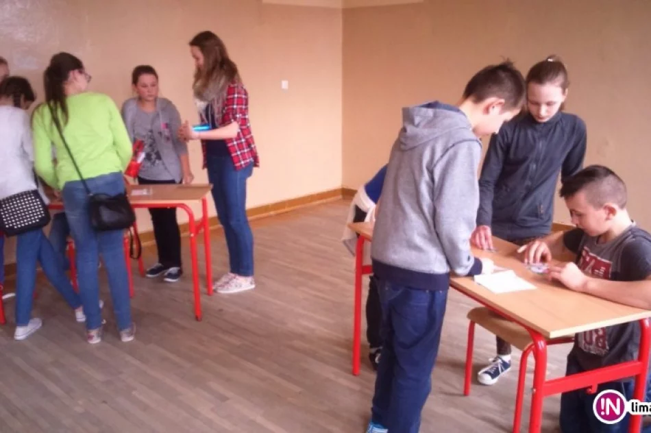 Szukanie pisanek w szkole - zdjęcie 2