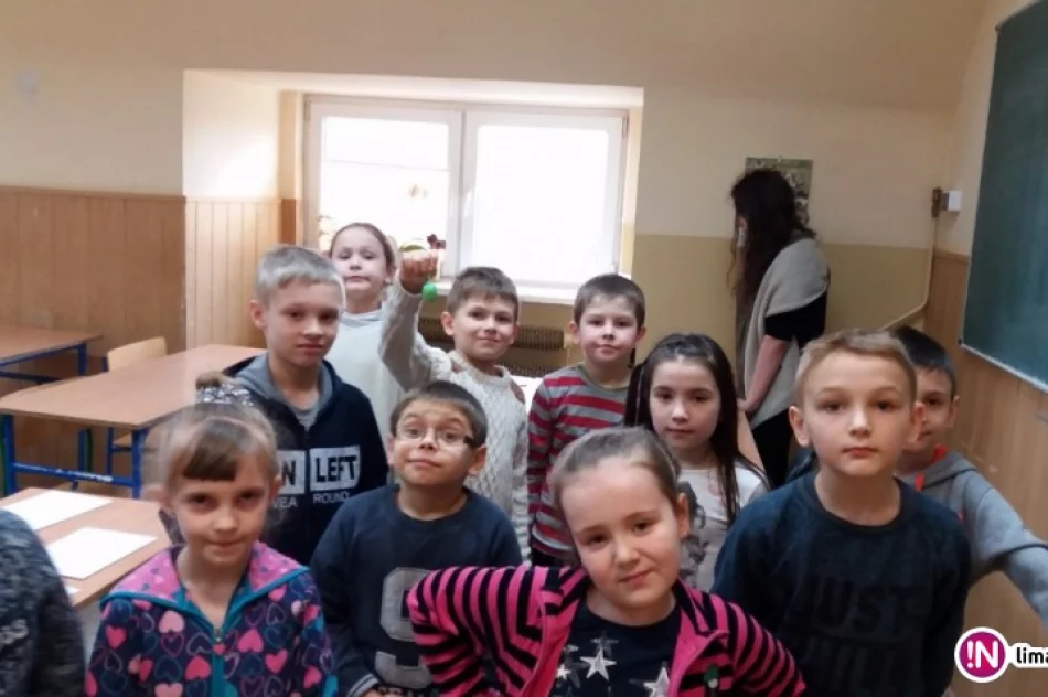 Szukanie pisanek w szkole - zdjęcie 3