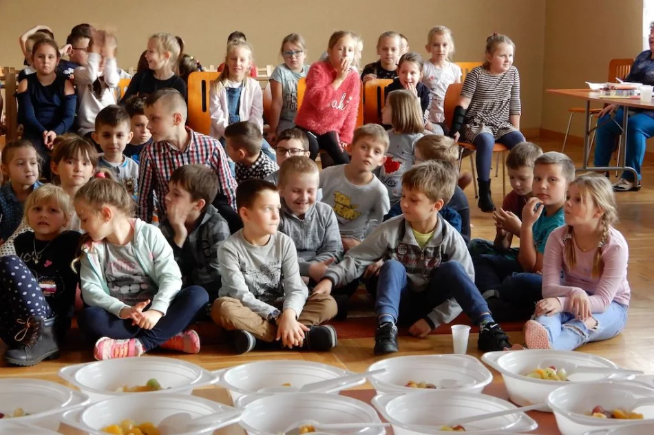 „Owocowy raj” w bibliotece dla 48 dzieci - zdjęcie 7