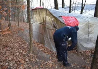 Trwa akcja ,,Zima". Policjanci pomagają bezdomnym - zdjęcie główne