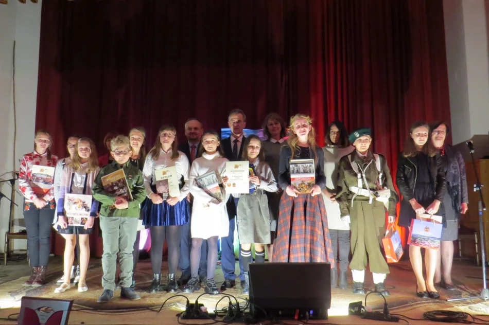  Konkurs Poezji i Pieśni Patriotycznej za nami ! - zdjęcie 2