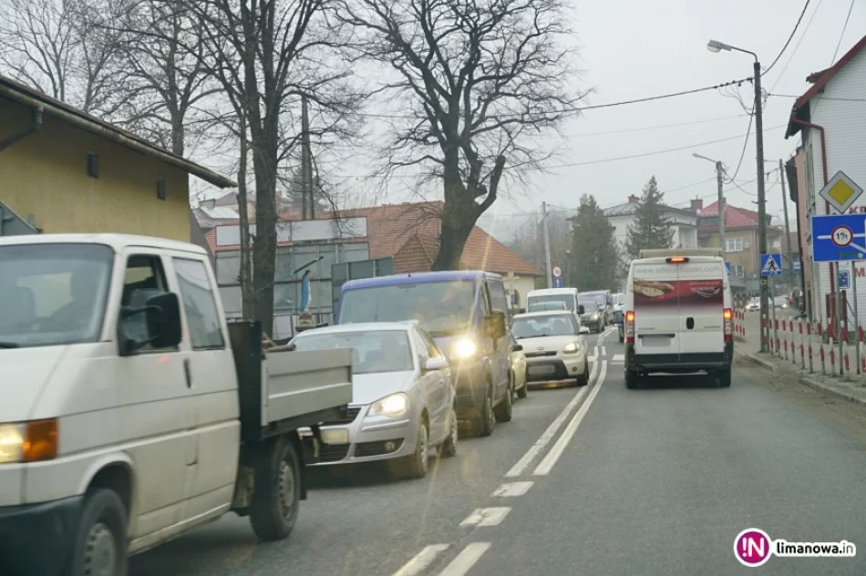 Ciężarówka najechała na tył osobówki - zdjęcie 4