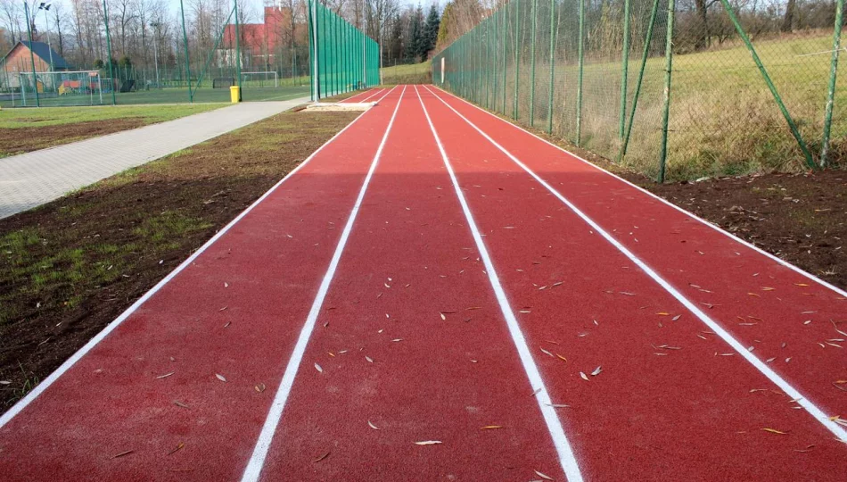 Nowe obiekty sportowe przy Szkole Podstawowej nr 1 w Męcinie - zdjęcie 1