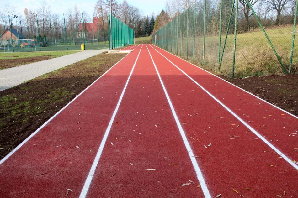 Nowe obiekty sportowe przy Szkole Podstawowej nr 1 w Męcinie - zdjęcie 3