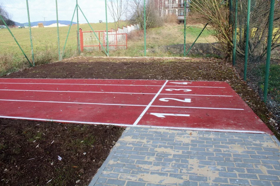 Nowe obiekty sportowe przy Szkole Podstawowej nr 1 w Męcinie - zdjęcie 4