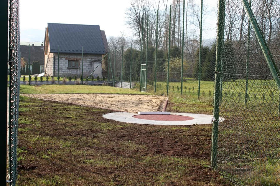 Nowe obiekty sportowe przy Szkole Podstawowej nr 1 w Męcinie - zdjęcie 7