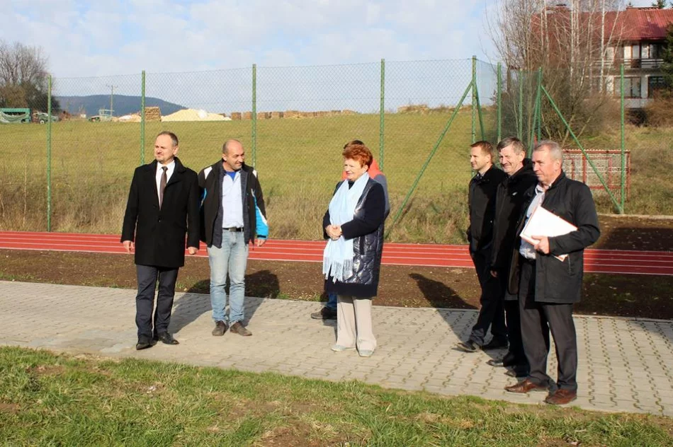 Nowe obiekty sportowe przy Szkole Podstawowej nr 1 w Męcinie - zdjęcie 9