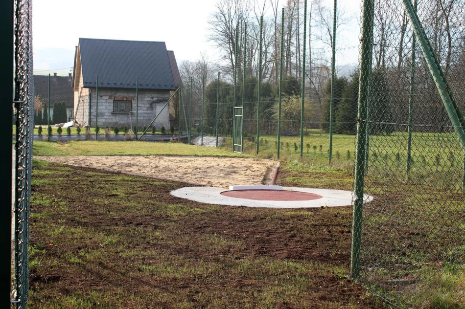 Przy szkole powstały lekkoatletyczne obiekty - zdjęcie 6