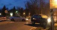 Czołowe zderzenie aut, jedna osoba poszkodowana - zdjęcie 3