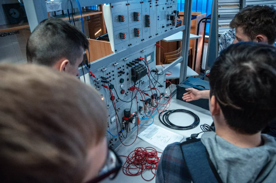 Blisko 800 uczniów poznało ofertę okolicznych szkół - zdjęcie 4